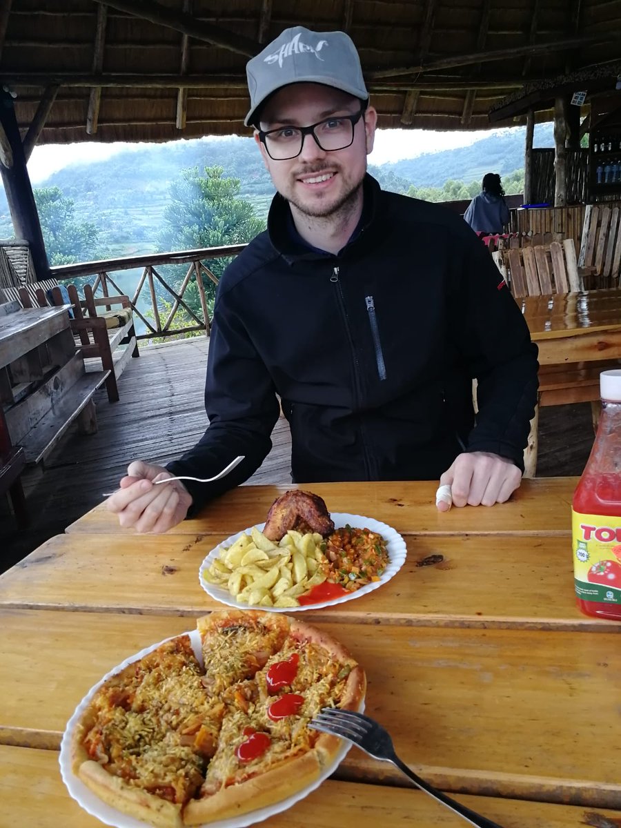 ParadiseEcoHub's tweet photo. That Dinner moments at the most beautiful lake in Africa. #lakebunyonyi #paradiseecohub #VisitUganda https://t.co/QvqYkNSd82