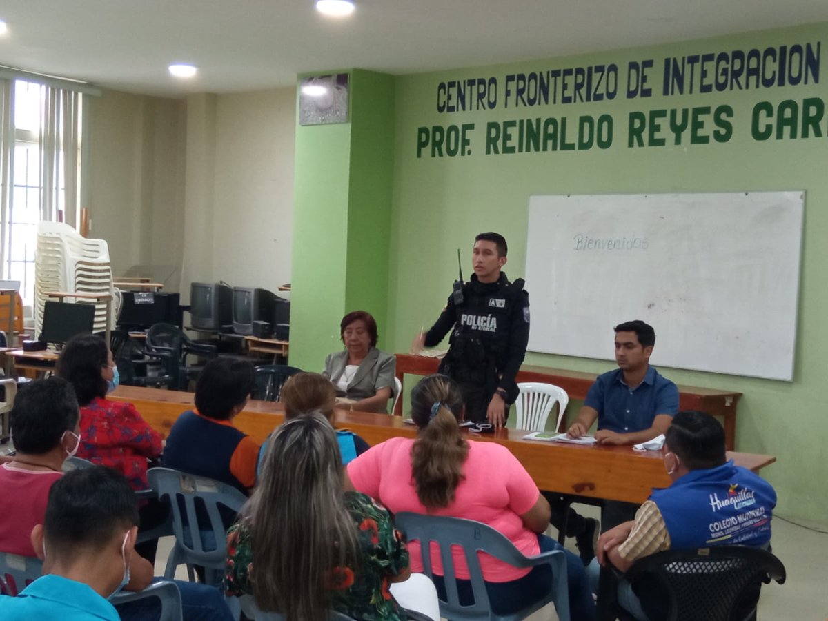 Reunión con personal de Policía Nacional y Directivos de las Instituciones Educativas del cantón Huaquillas con la finalidad de articular medidas de seguridad para reducir el riesgo de robo de bienes y daño a las instalaciones de los planteles educativos.
