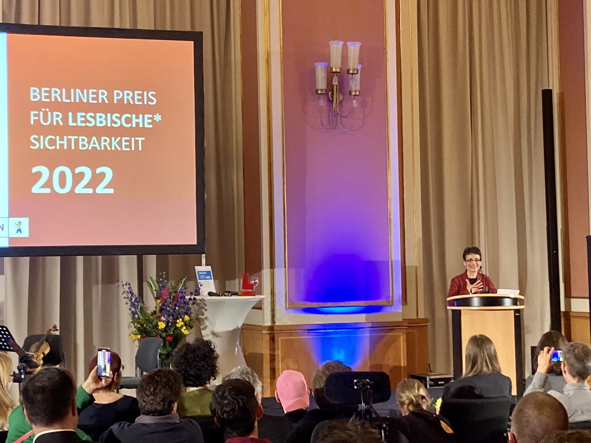 Den Berliner Preis für lesbische Sichtbarkeit erhält 2022 Saideh Saadat-Lendle, Gründerin von LesMigras.