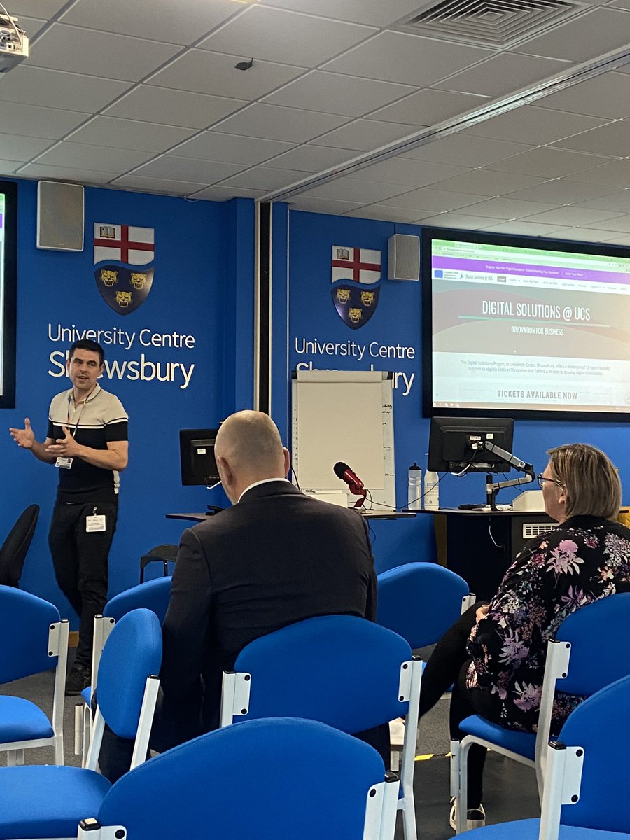 DigitalUCS's tweet photo. Workshop two with Paul Andrews with @DigitalUCS delivering a talk on using Glide to create free, no code apps #UCSfutureproof https://t.co/r9v5fADJZa