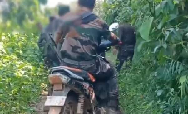 ရက္ခိုင့်တပ်တော် AA ကို နားလည်မှုလွဲနေသည့် ချင်းလူမျိုးအချို့ကြောင့် AA ထံ စစ်ပညာသင်ယူပြီး လက်နက်နှင့် ပြန်လာသည့် CDF မင်းတပ်တပ်ဖွဲ့ဝင်များ၏ ရုပ်သံသတင်းထုတ်ပြန်ခြင်းဖြစ်သည်ဟုဆို 

ဧပြီလ ၂၆ ရက်။

m.facebook.com/story.php?stor…