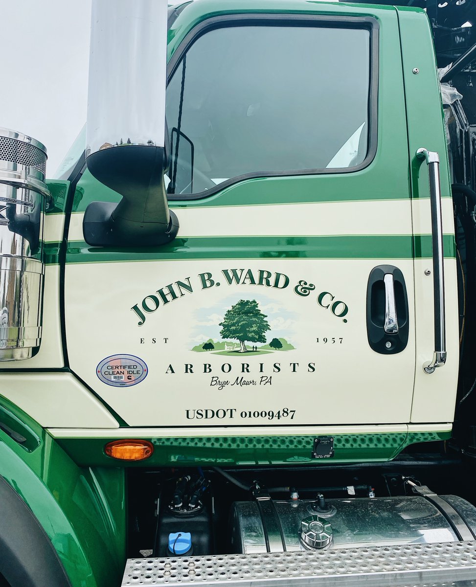 CasselTeam's tweet image. Thank you for trusting us with your vehicle graphics, John B Ward! 🌲👍🏼 We love your sophisticated design and the quality service you provide to your clients.

#CasselTeam
#DriveYourBrand
#MakingVehicleGraphicsEasy
#GraphicDesign
#VehicleWraps
#VinylGraphics