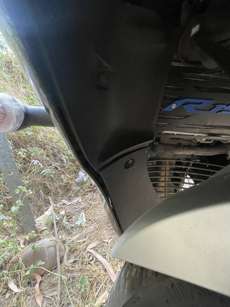 ankush_dadhwall's tweet photo. @India_Yamaha It's been 4 months since I got this bike and the bike is broken everywhere .. The build quality of this bike is very bad . The rear seat grip quality is very bad .. 2.8 lakh is not birth for this bike &amp; build quality.. i need replacement of these rear seat grips https://t.co/OtZ9ohdkJF