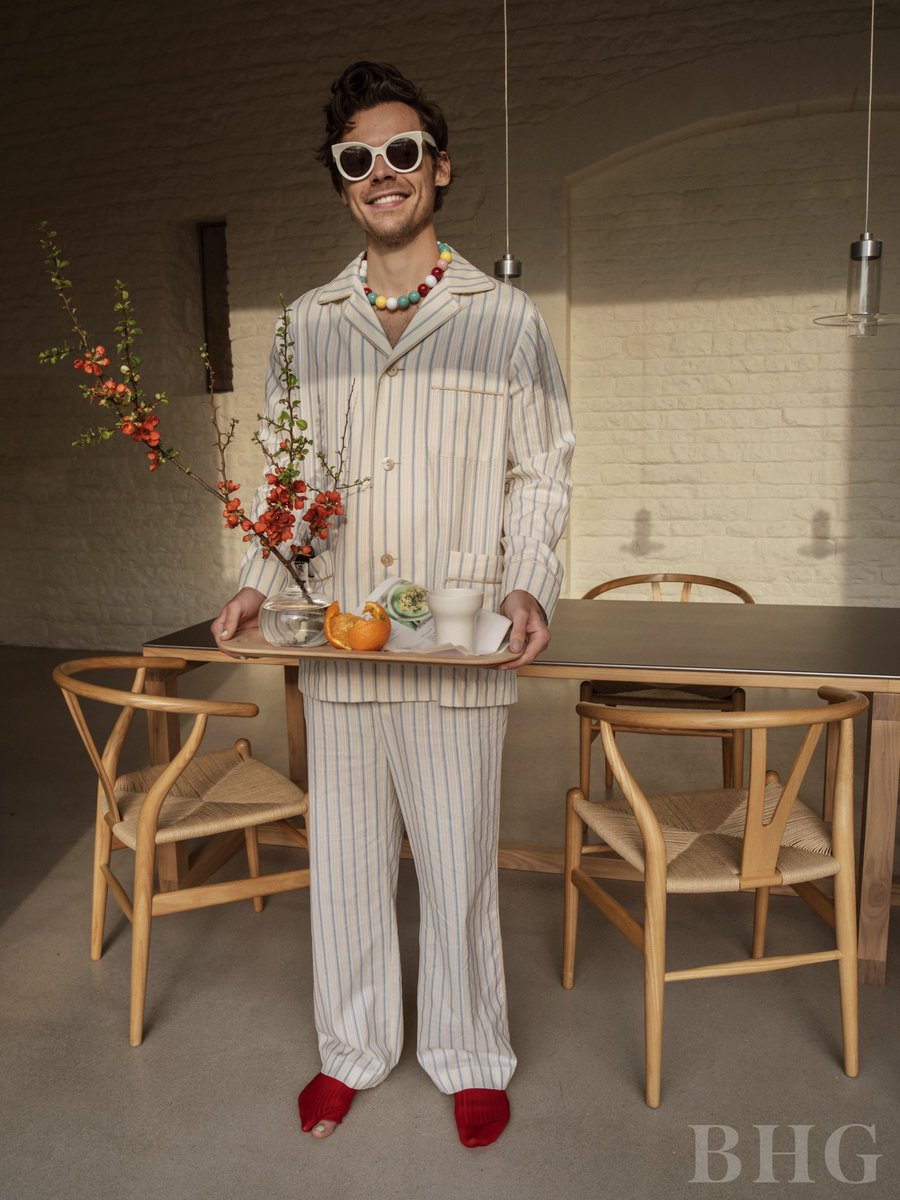 ColumbiaRecords's tweet photo. Better Homes &amp; Gardens. June 2022.

Photographed by Tim Walker. https://t.co/RBDLDMoo7F