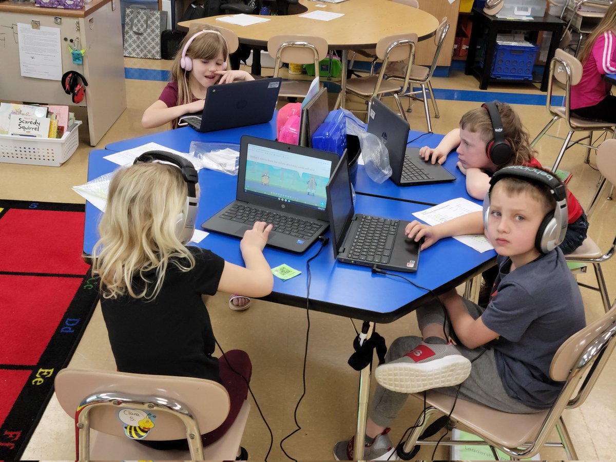 ErinStinebaugh's tweet photo. eSpark Spring Showcase #SparktacularWork
#GES #GLS https://t.co/rKHKmp8uVq