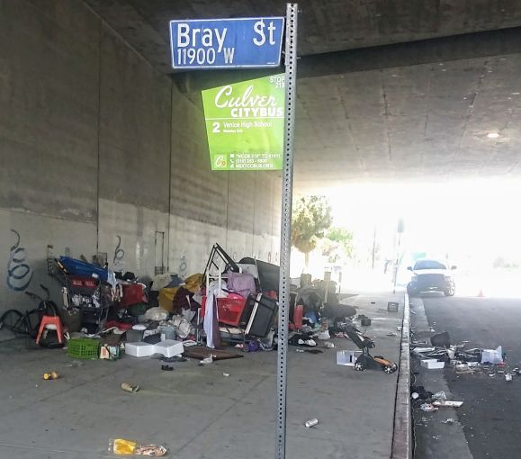 CirinoEd's tweet photo. Images from under the 90 freeway on Inglewood Bl.
DOES ANYONE HAVE EMAIL FOR LA SHERIFFS?
This is the gauntlet our children must pass through on the way to Playa del Rey elementary school & Marina del Rey Middle school. https://t.co/BTqhHakqXE