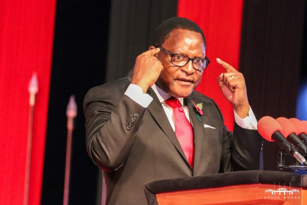 PlatformMalawi's tweet photo. There is something with the K68 billion Marka- Bangula Railway contract. Why was President Lazarus Chakwera misled about it?
Find out from PIJ latest offer:

https://t.co/4sg70T2foT https://t.co/XkJl6oO68s