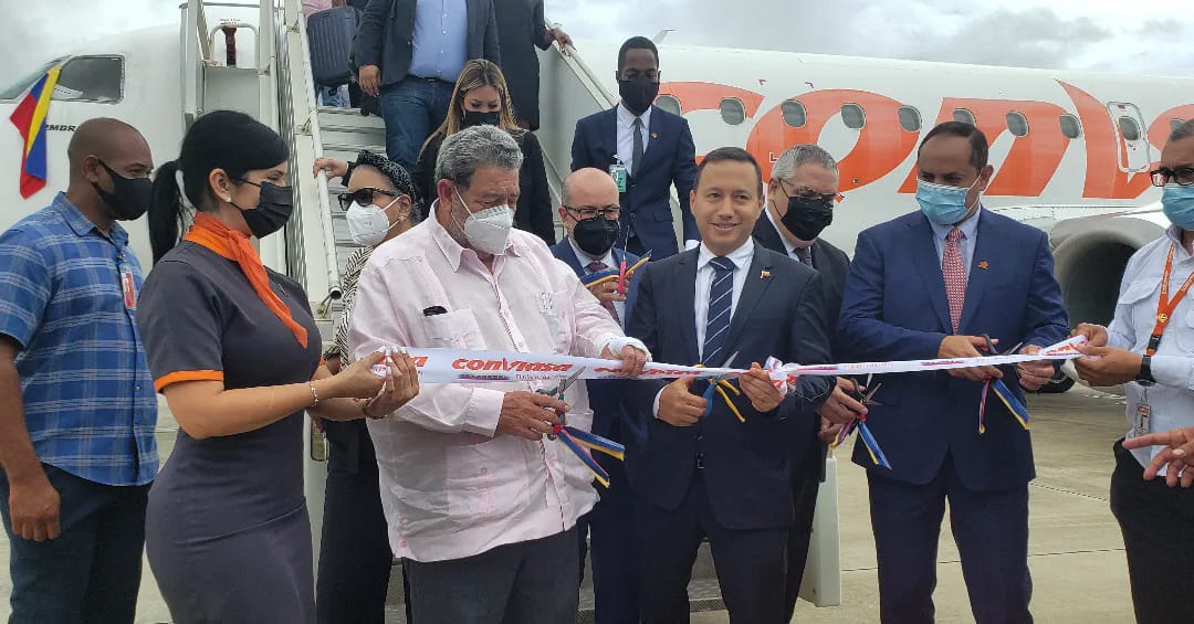Invest_SVG's tweet photo. Saint Vincent and the Grenadines (SVG) today welcomes La Conviasa commencement of direct flights between SVG and Venezuela - a great opportunity to further develop trade, cultural exchange and much more!
[photos from @SVGAirports ]
#InvestInSVG #VisitSVG https://t.co/mMzPfOUVOb
