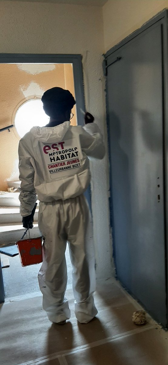HAzzerrab's tweet photo. @EstMetropoleHab Chantier jeunes XXL résidence Bizet au Tonkin, travaux de peintures des montées d'escaliers et des paliers avec réalisation de fresques.
5 allées, 7 semaines, 50 jeunes. 👏👏#acolea @villeurbanne #centresocialtonkin #kolor1 @EPIDE_Officiel #jeunesse https://t.co/nQTYjgYr5J