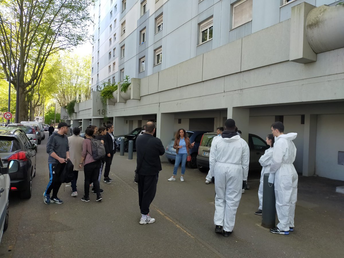 HAzzerrab's tweet photo. @EstMetropoleHab Chantier jeunes XXL résidence Bizet au Tonkin, travaux de peintures des montées d'escaliers et des paliers avec réalisation de fresques.
5 allées, 7 semaines, 50 jeunes. 👏👏#acolea @villeurbanne #centresocialtonkin #kolor1 @EPIDE_Officiel #jeunesse https://t.co/nQTYjgYr5J