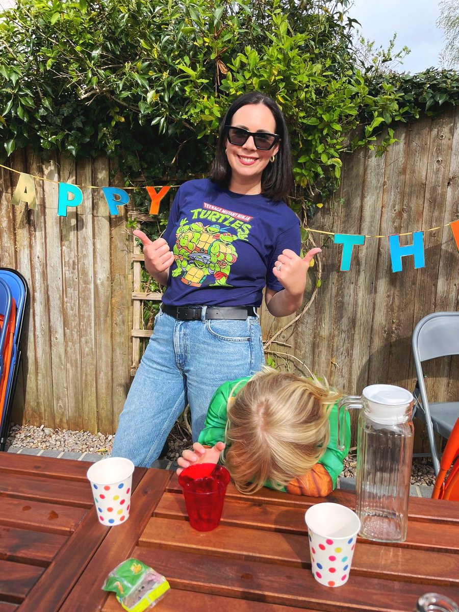 kitconwayauthor's tweet image. My motherhood experience in one photo 😆 #arewehavingfunyet