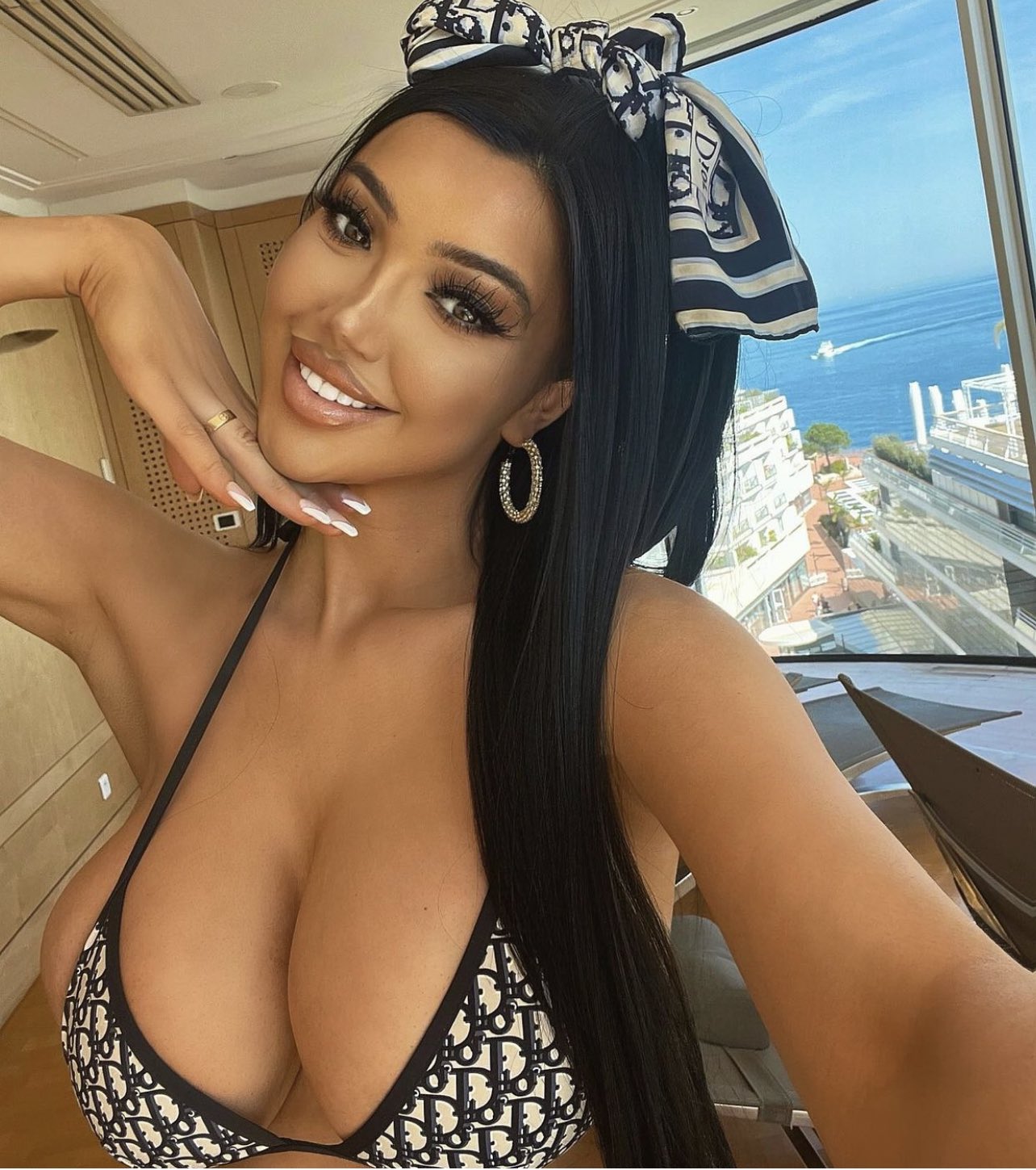 Chloe Khan ONLYFANS on Twitter: "If you adore me Dior me 💫 😜 https://t.co/otHSXhuPTB" / Twitter