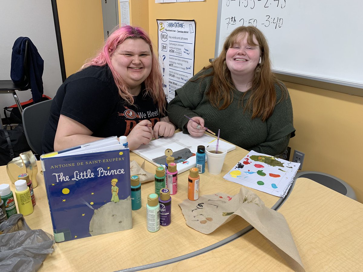 EmiliSabourin's tweet photo. Students are having fun creating projects for their choice novels #ReadWithSabourin https://t.co/3v2UZ41kVH