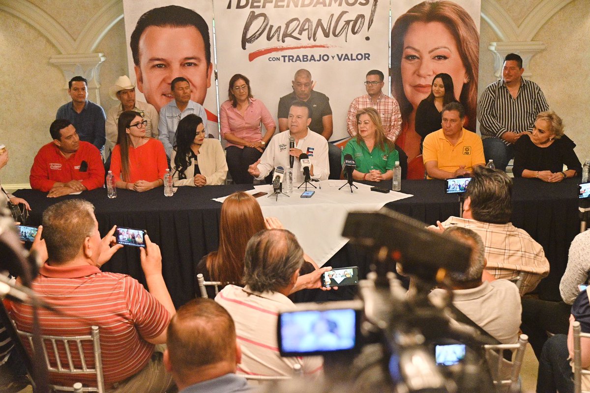 Perfiles de otros partidos, confían en proyecto de <a href="/EVillegasV/">Esteban Villegas V.</a> y <a href="/LetyHerreraAle/">Leticia Herrera Ale</a> en la Laguna, donde exmilitantes de Morena, PT, PVEM, Fuerza por México, entre otros, se sumaron a la alianza "Va por Durango" porque afirman, es el proyecto más completo e inclusivo.
#Elecciones2022