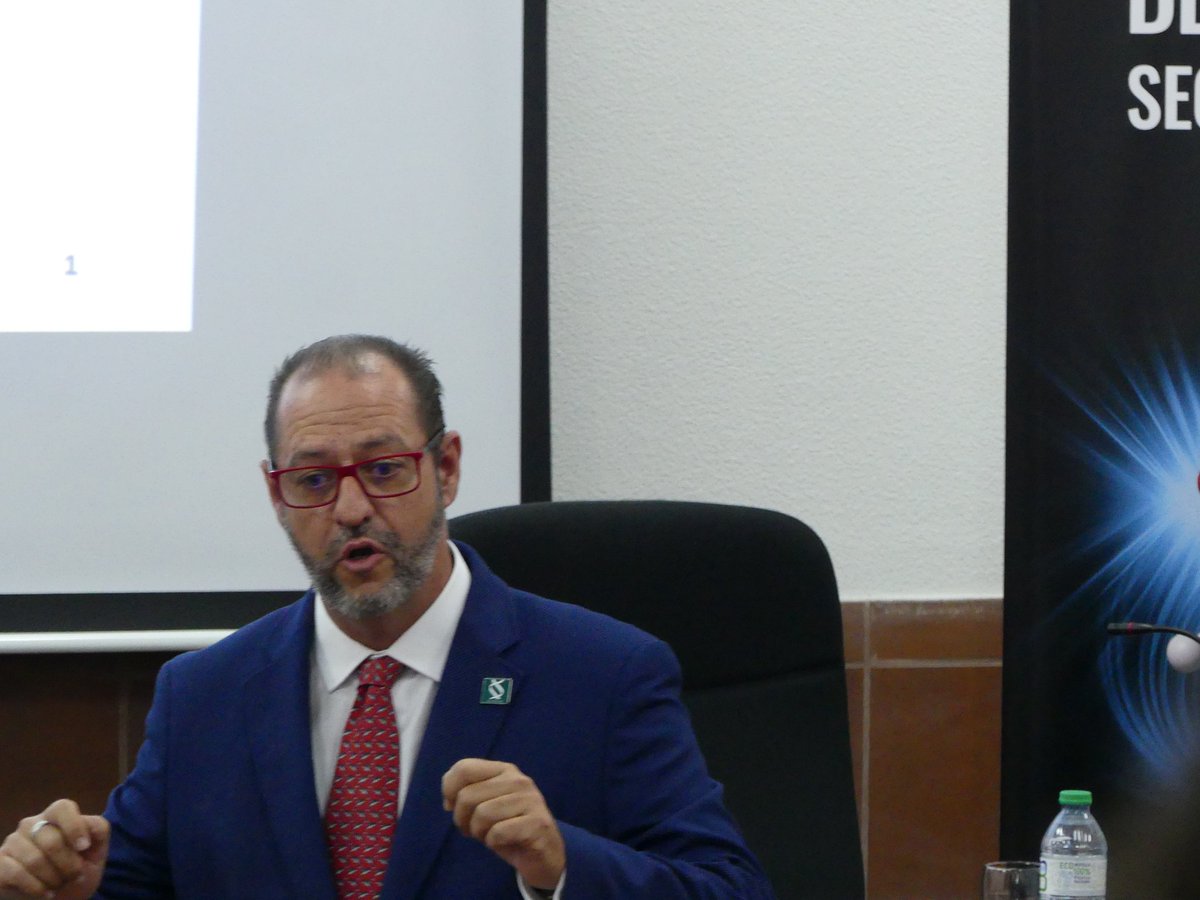 CESQuimULL's tweet photo. Pequeña intervención de los Colegios Oficiales de Biólogos (COBCAN) y de Químicos (COQC) de Canarias durante este primer día de Congreso https://t.co/iaX5jcgGMd