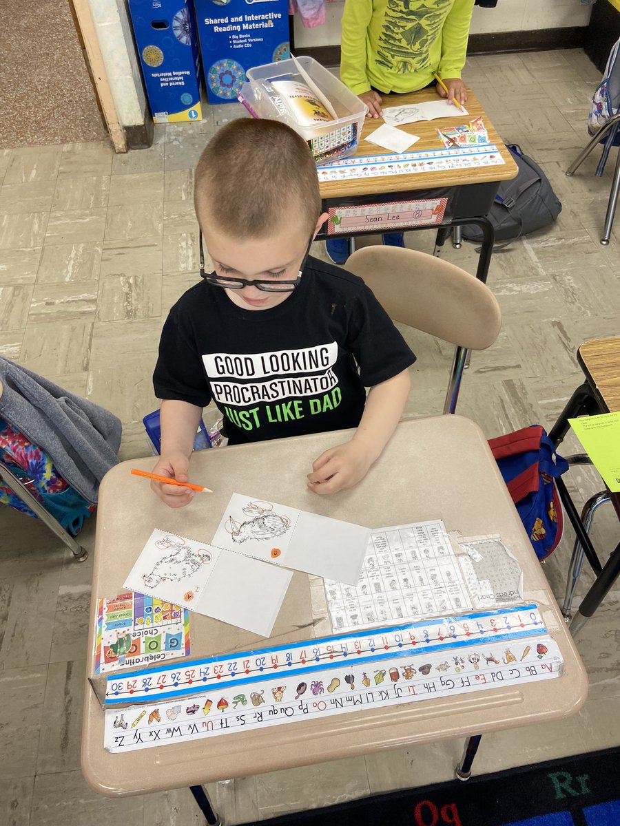 MrsRedelSharp's tweet photo. Busy day in first grade!! First we tried our hand at tangrams and then identifying baby birds by their traits! Future builders and scientists!!! @MysterySci @SharpBulldogs https://t.co/O9Sbkh6DXs