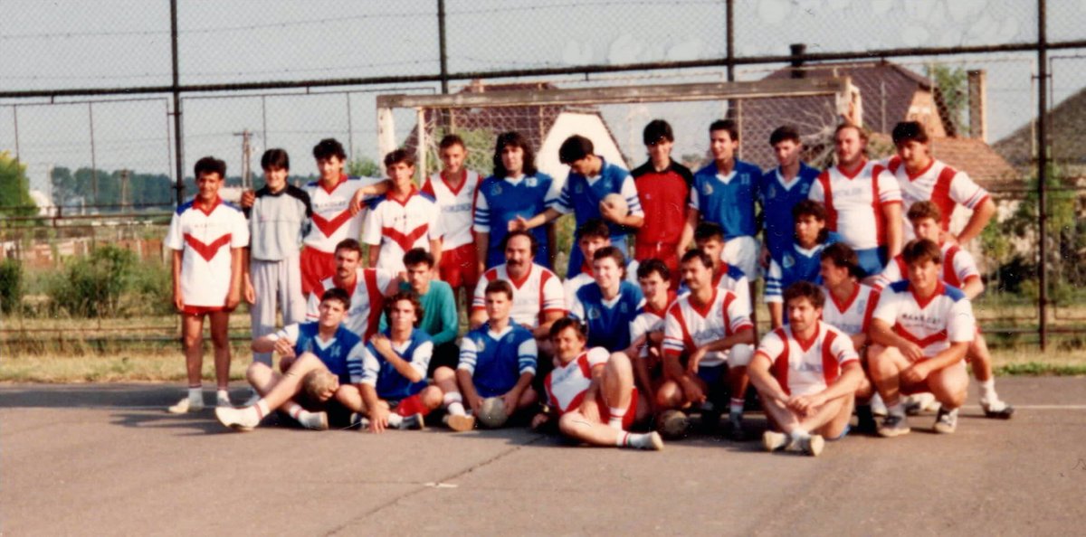 chses1973's tweet photo. 😊👉👉 fotos històriques del #CHSES anys 90, viatges a #Földes #Hongria i a #Randers #Dinamarca Els/les coneixeu ??

➡️➡️ tens fotos del CHSES ➡️ chses@chses.net 

💙🤍 1973-2022 "49 anys d'handbol i amistat a Sant Esteve Sesrovires" #50anys1973_2023

❤ #Sesrovires
🔵⚪ #passió https://t.co/mPJhm9jGov