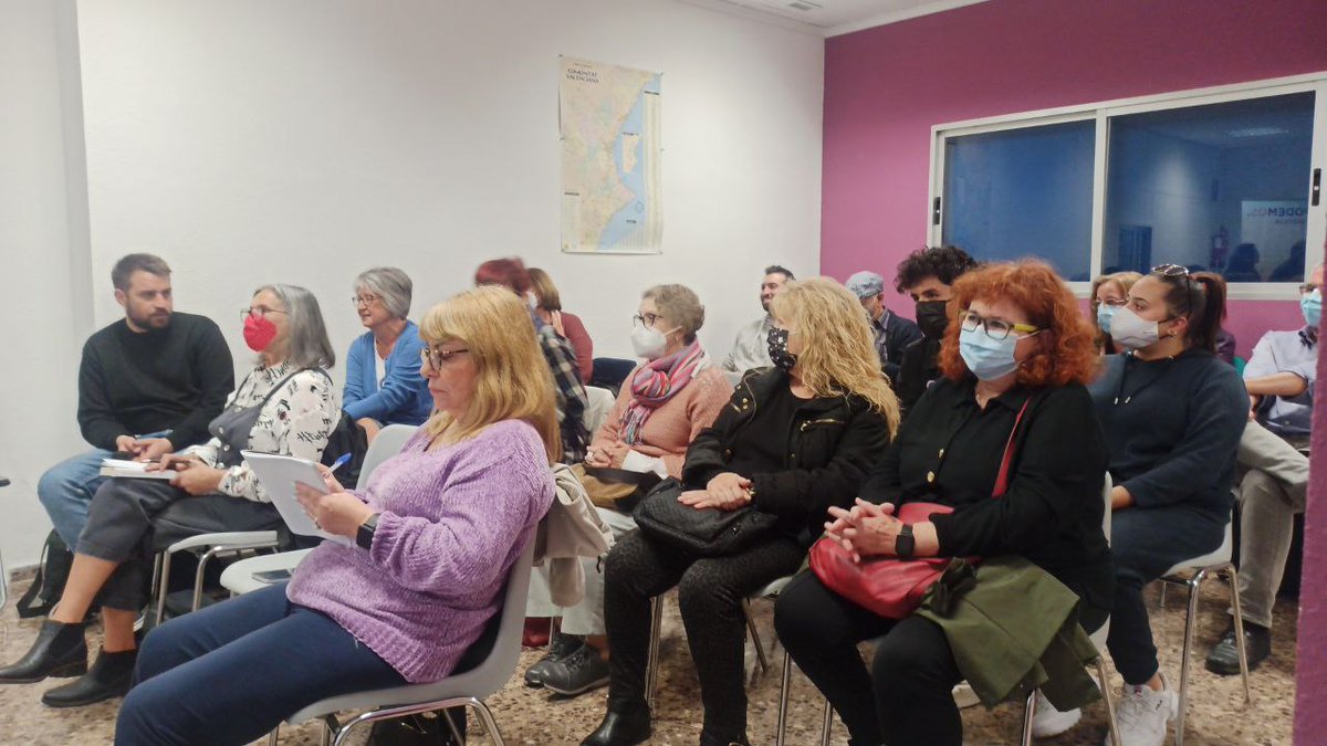 PodemVLC's tweet photo. Seguimos con el Ciclo de Feminismos en la Morada. Hoy con Macarena Gea y Paula Server, hemos tocado una importante materia como arquitectura y urbanismo con perspectiva de género. ¿Cómo sería una ciudad, un barrio, o una vivienda tratadas con igualdad de género? https://t.co/IwT6czDie2