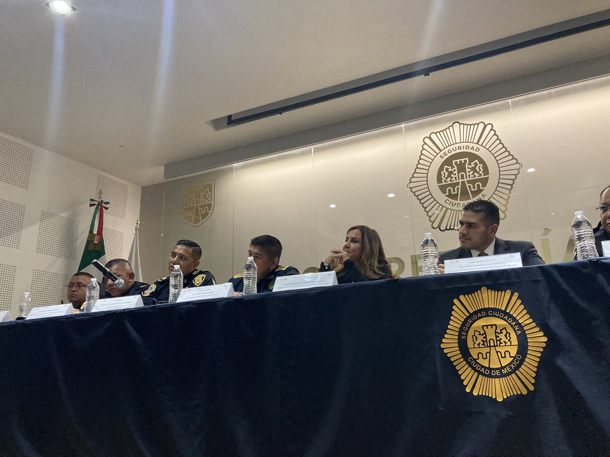 Integrantes del OSC y vecinos de la Alcaldía Álvaro Obregón nos reunimos con el Secretario <a href="/OHarfuch/">Omar H Garcia Harfuch</a> de la <a href="/SSC_CDMX/">SSC CDMX</a> tocando temas de interés común y buscando soluciones de trabajo en conjunto con las autoridades. Fructífera reunión, muchas gracias a los mandos que acompañaron.