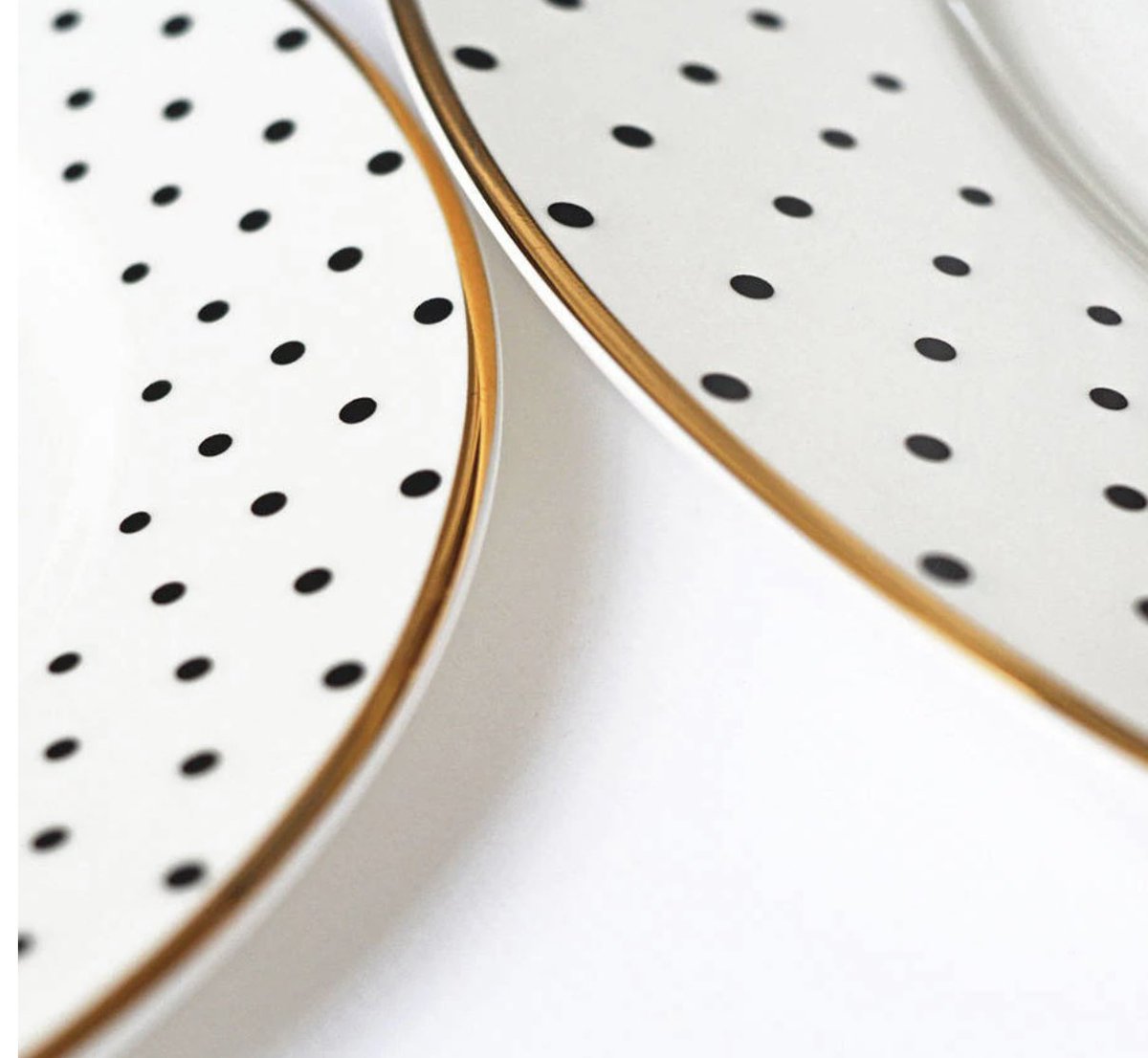 hudsonbellegift's tweet photo. Plates to make you go ooh 🖤 These beautiful dinner and side plate sets are just the best. A statement piece for your dinner table or perfect to create a striking wall display. Available in store or on our website (link in bio) gift boxed🖤 @ThePieceHall @YorkshireBusin2 https://t.co/htN6P0vfoJ