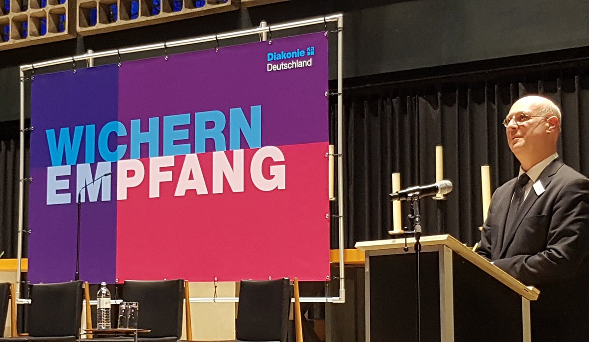coelschl's tweet photo. Fragen lokaler sozialer Arbeit, #Gemeinwesenarbeit und #Quartiersmanagement, Fragen von Diversität und #Miteinander, Gemeinsinn und neuem #Wir sind eng mit den 17 Zielen der #SDGs verbunden, die auch die Strategie der #Diakonie leiten. Diakonie-Vorstand Jörg Kruttschnitt https://t.co/OdjDxww0lN