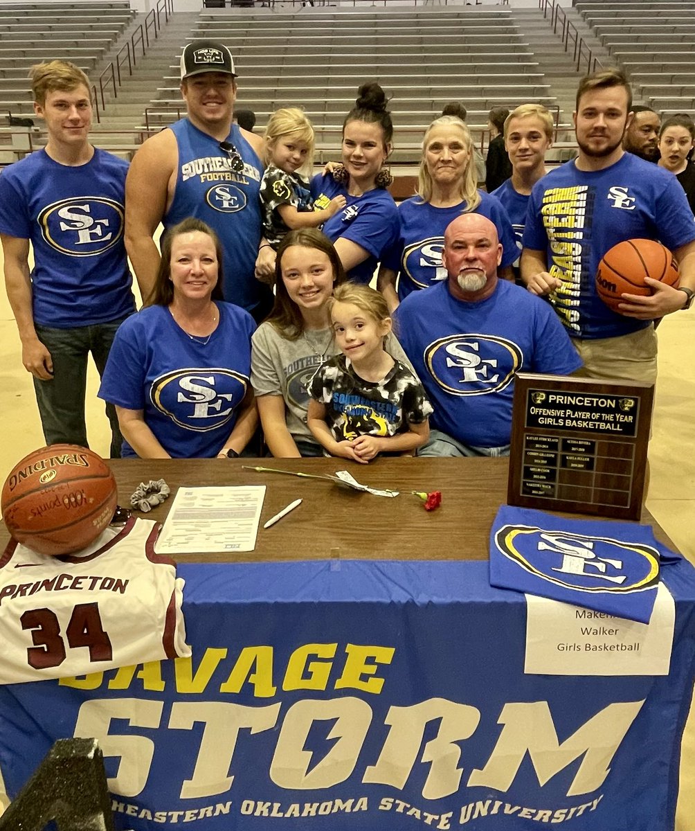MakennaWalker34's tweet photo. Signing Day! #SavageStorm @SavageStormWBB @daringrover @the_CoachWalker @Platinumbball @raylee_cave2022 @kaitlynmckennaa @PrincetonHSGBB @denniswebbjr https://t.co/ktXkpsEjji