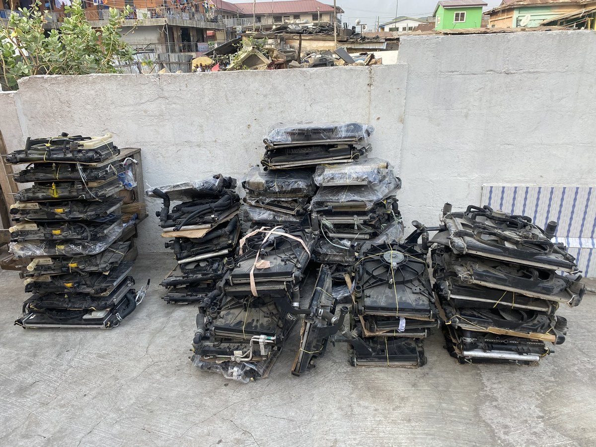 Exponent1072's tweet photo. @gyaigyimii Dm me for ur quality radiators for all cars #+233554677499 https://t.co/tMefXJXjYZ