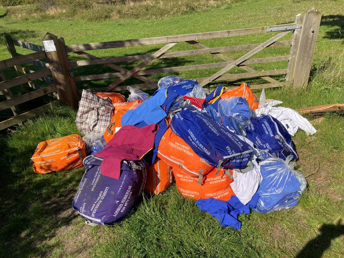 CoLEppingForest's tweet photo. We would appreciate any information you may have about 2 recent fly tips in #EppingForest at Lippitts Hill &amp; Rushey Plain car park. If you saw anything suspicious or know anything about the identity of the dumped items please get in touch. Thank you. 

#TreesNotTrash 

Please RT. https://t.co/Aoq54vm26s