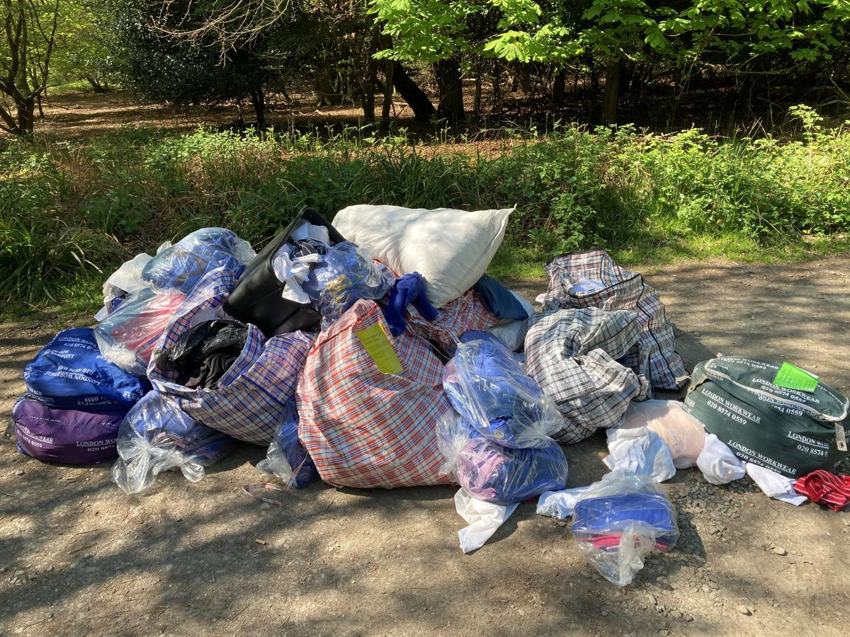 CoLEppingForest's tweet photo. We would appreciate any information you may have about 2 recent fly tips in #EppingForest at Lippitts Hill &amp; Rushey Plain car park. If you saw anything suspicious or know anything about the identity of the dumped items please get in touch. Thank you. 

#TreesNotTrash 

Please RT. https://t.co/Aoq54vm26s