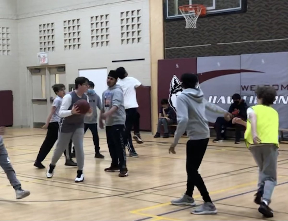 Hawthorne_PE's tweet photo. Final regular season match ups tonight! Go Huskies!! #huskiebasketball #hdsb @Hawthorne_PS https://t.co/3SD7RYh2v7