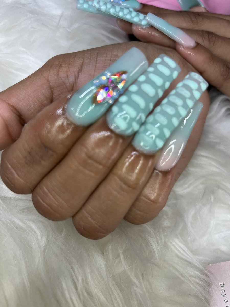 darkskinnaye_'s tweet photo. Which set is your favorite 😻? #pvamu #pv26 #pv25 #pv24 #pv23 #pv22 #pvnailtech https://t.co/AJ1TEaCZSc