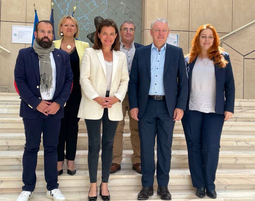 JoelFourny's tweet photo. 👥 Rencontre avec @C_MORANCAIS pour des échanges riches et concrets sur la situation de l’#artisanat #PaysdelaLoire. 

L’occasion avec mes collègues présidents #CMA de faire le point sur nos partenariats et priorités pour répondre aux besoins de tous les artisans 🔛 https://t.co/IizU694LC3