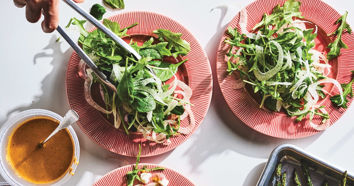 USFoods's tweet photo. Zero-waste and a plant-based menu? See how restaurants are switching up their menus and saving the day during challenging times in our latest #FoodFanaticsMag! Read more here in our latest edition: https://t.co/R59sJtsIZD https://t.co/KVhJoU9gBA