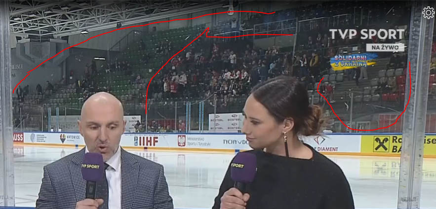 LodPotLzy's tweet photo. Wybaczcie bazgroły, ale chciałem tylko zwrócić uwagę na puste trybuny na 10 minut przed meczem hokejowych MŚ w Tychach. Ciekawe dlaczego tak jest? Poziom oczywiście niski i prestiż tych rozgrywek, ale to jednak reprezentacja Polski... Może gdyby nie bilety po 90 zł? https://t.co/CbfsBlmAEH