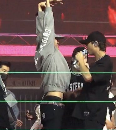 hope__of's tweet photo. 정호석 이남자의 로우라이즈는
늘 우리를 힘들게 합니다. . 🫠 https://t.co/Qx9Zn0UKVM
