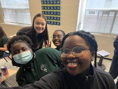 on profite beaucoup du temps libre que monsieur <a href="/FVennePROF/">Frédéric Venne, EAO</a>  et <a href="/VaiveJustin/">Justin Vaive</a> nous ont donné avec <a href="/ndahad13/">Hadija</a>  ,<a href="/mpulau26/">@mpulau26</a> ,<a href="/hamemi30/">hamemi30</a> ,<a href="/malman23m/">Manassé</a> ,@its_gu3rSch0n_ et dans le cours de #FRA2D .