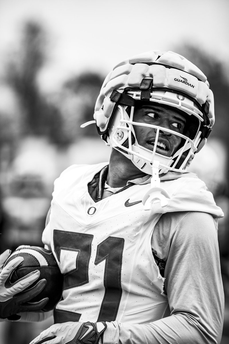 oregonfootball's tweet photo. Our story is in writing ✍️

#GoDucks https://t.co/Y4gvLHiI6h