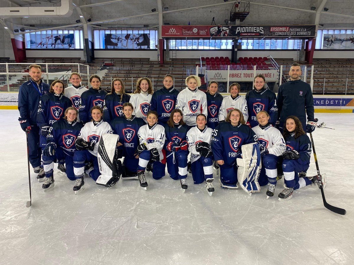 ZNEHockeyFem's tweet photo. 🏒🥅 Une sélection U14 féminine participe depuis hier aux #WorldSelects organisés cette année pour sa partie européenne, à #Chamonix 😋 Souhaitons bonne chance à nos jeunes pousses, coachées par @jbchauvin81 💪 @Hockey_FRA https://t.co/yrACXZDYub