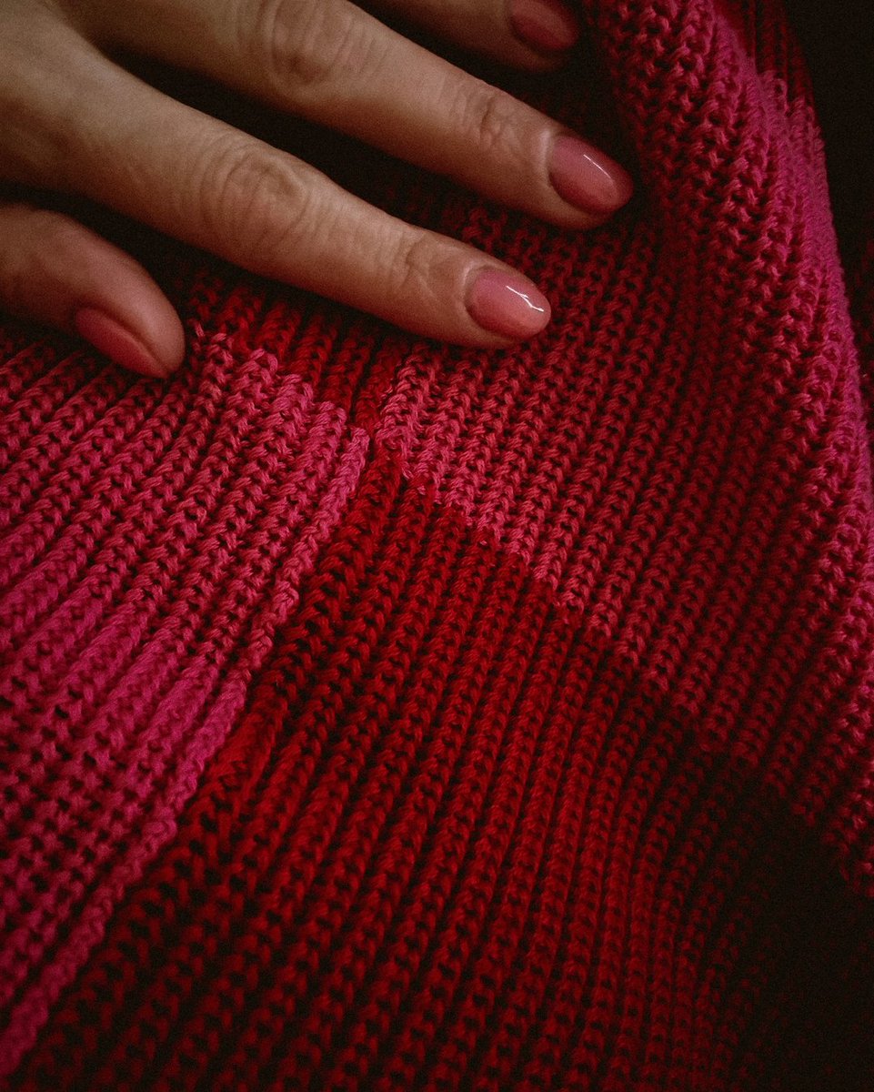 DiscoDeirdre's tweet photo. Matching my nails to my @saturday_bymeganellaby knit 💖
#indiedesigners #handmade #slowfashion #unique #over40fasion #fashionover40 #styleover40 #springstyle #discoverunder1k #over40women #londonstyle #cute #springdressing #springoutfitinspiration #springnails #meganellaby https://t.co/t96Bp9y1we