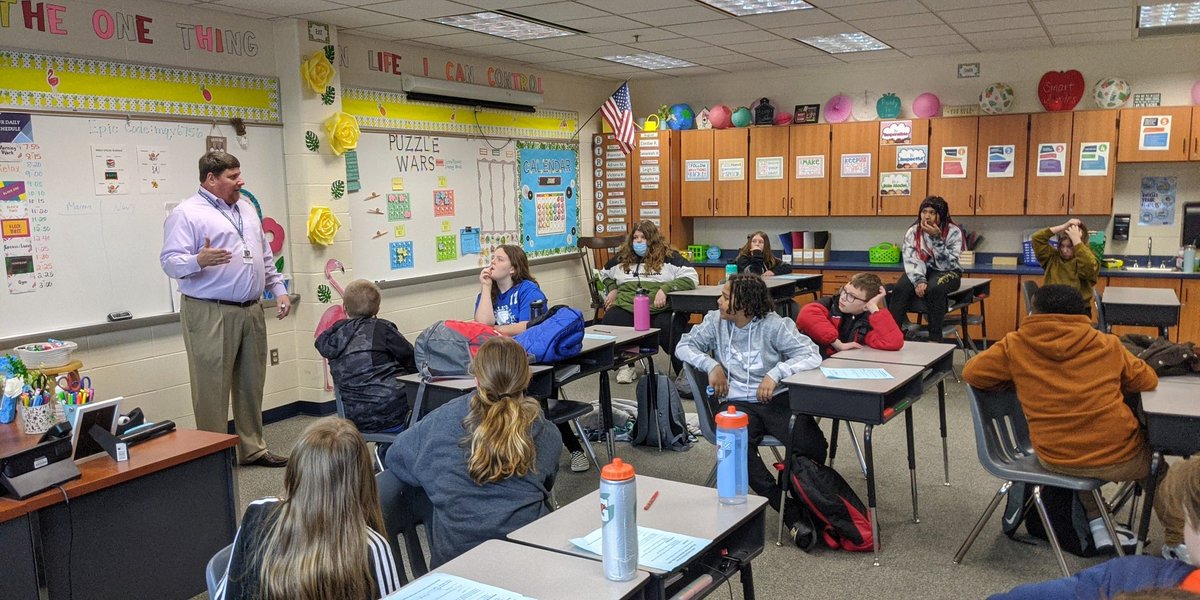 MrTrtan's tweet photo. @cmfishjr talking to 6th Grade students at @SCMBeiger about next year's schedule! https://t.co/7xOwD0SvgQ