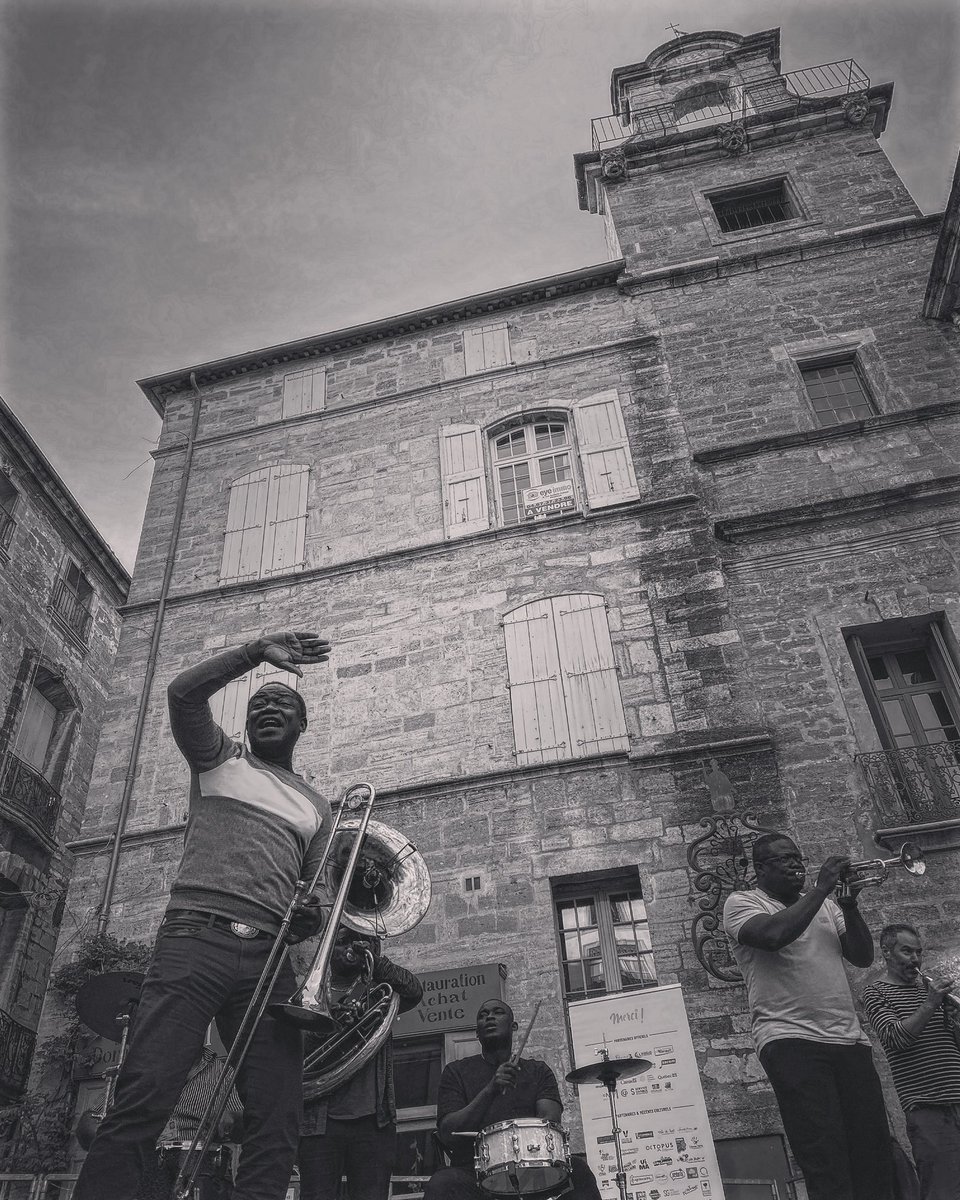 armandriviere's tweet photo. #Pézenas, ouverture en #fanfare, du #Printival ! 23ème édition. Une édition en format #XXL pour le #centenaire de #BobyLapointe. 

#Pézenas2022 #Anniversaire #100ans #ChansonFrancophone #ChansonFrançaise #Festival https://t.co/161vzxufnj