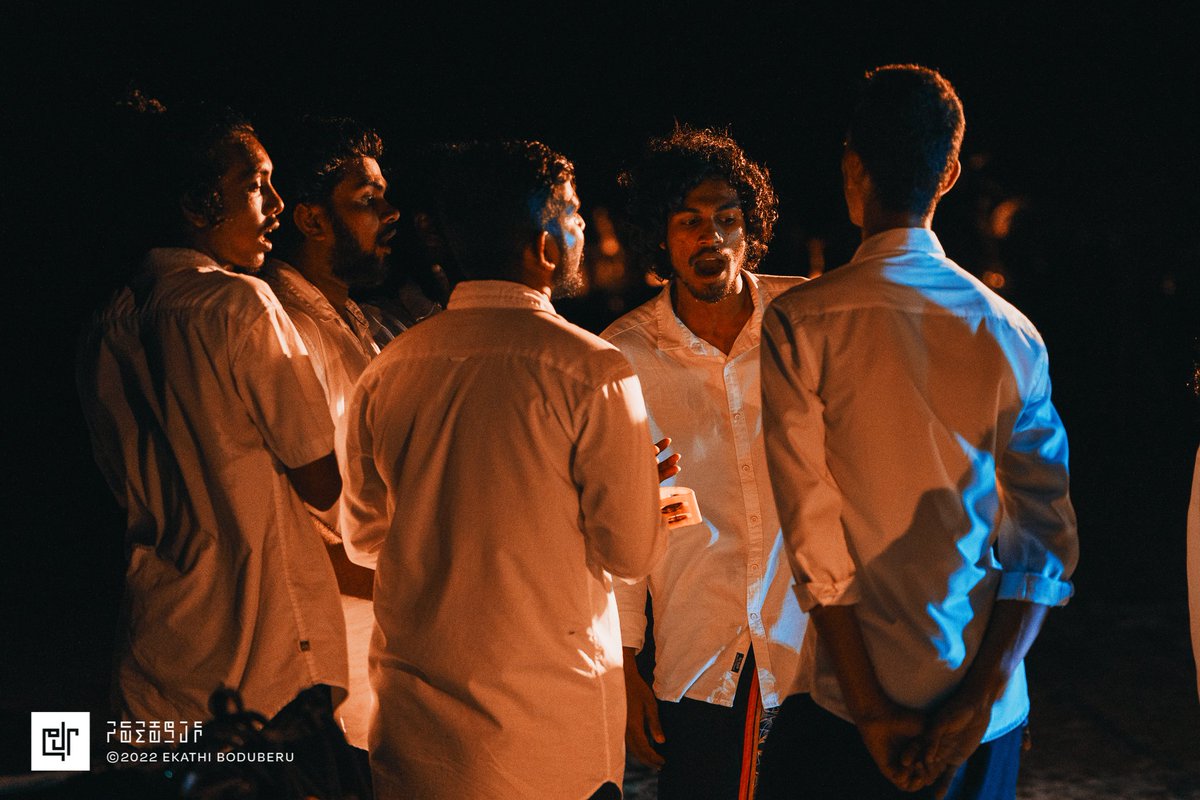 ekathiboduberu's tweet photo. ހުއްޓި ކުޅި އަލުން ނަގާ ފެށީމާ، ތިބި ހާލަށް ނުތިބެވެނީ މިހެން ވާތީ! ސާހިބޭ ތިޔަ ދޫފުޅުން ބުނުއްވާށެ، ޑައިވަގަންނަނީ ކޮން ރަށަކަށްބާވަ! https://t.co/rhmJZIjUVz