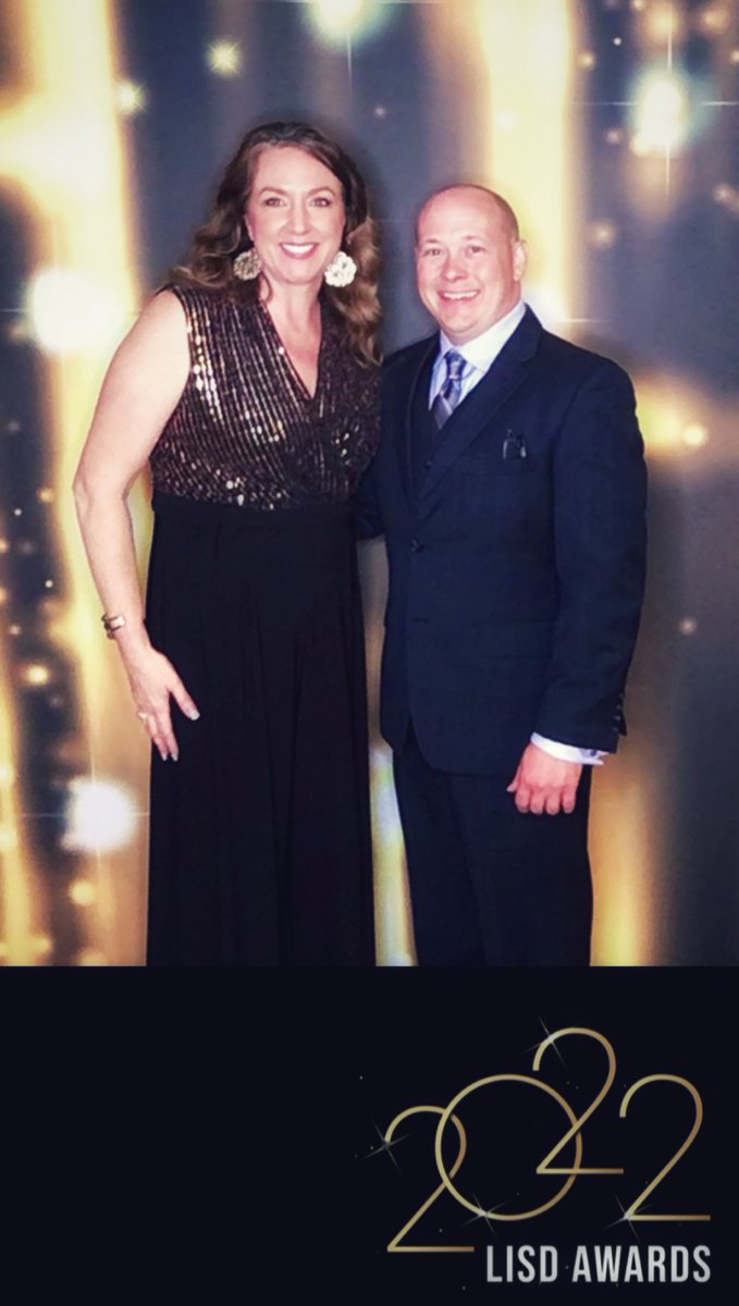 STEMKimLISD's tweet photo. Still so incredibly proud of my long-time friend and leader... Congrats again Dr. Greene! #LISDawards #latetweet #lisdstem #adminoftheyear https://t.co/soVAS24rSh