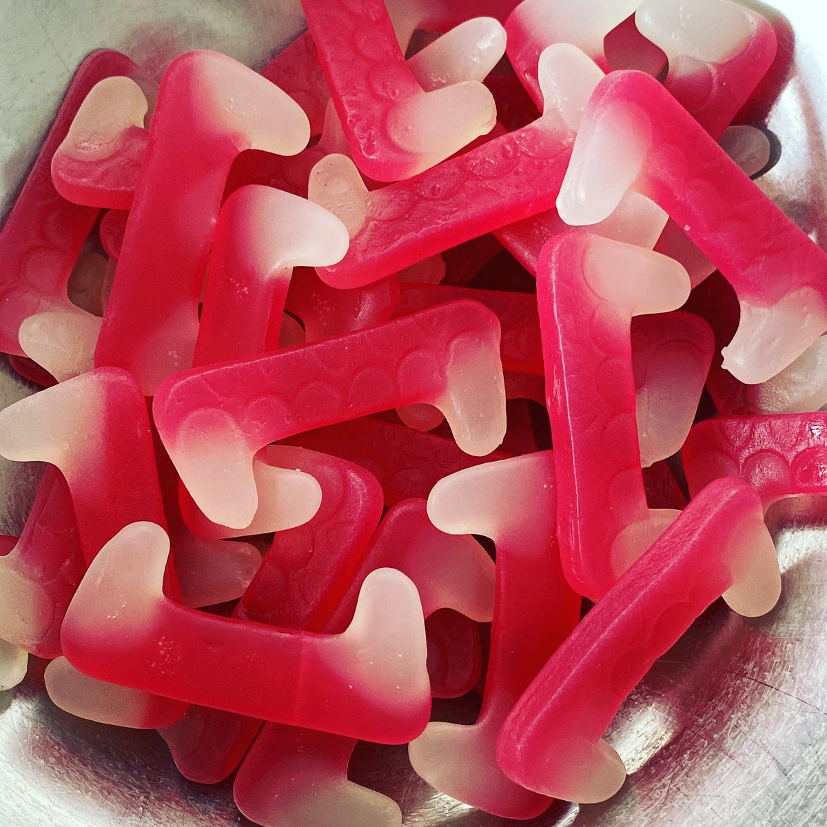 SpoonfulSweets's tweet photo. Who likes our jelly Dracula Teeth? These are also suitable for vegans and vegetarians and are delicious 😋
#sweets #vegan #vegetarian #vegansweets #pickandmixsweets https://t.co/GNDTD40PJj