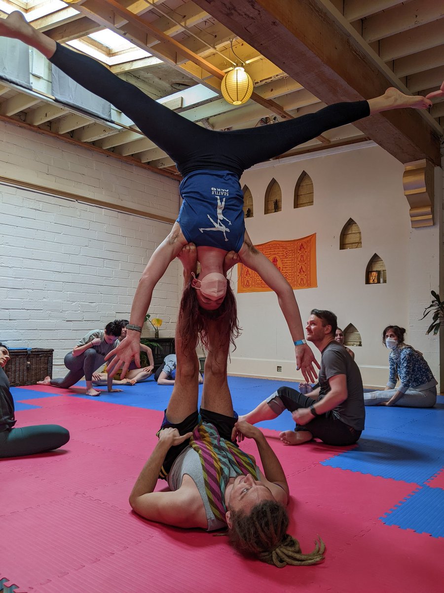 tea_rizz's tweet photo. heyyy #DrupalConPortland any fellow acro 🐒 out there? Hit me up if you'd like to connect and maybe grab a few minutes during a break to play! (That's me upside down, at a class last night!) https://t.co/87YcAcWJLV