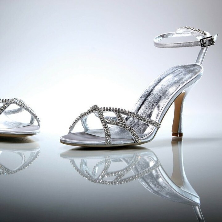 Brautschuhe für deine Hochzeit

Neben dem Brautkleid sind die Brautschuhe wohl das wichtigste Detail am Outfit für dich als Braut.

Den Link findet ihr in der Bio.

#hochzeitsschuhe #braut #heiraten