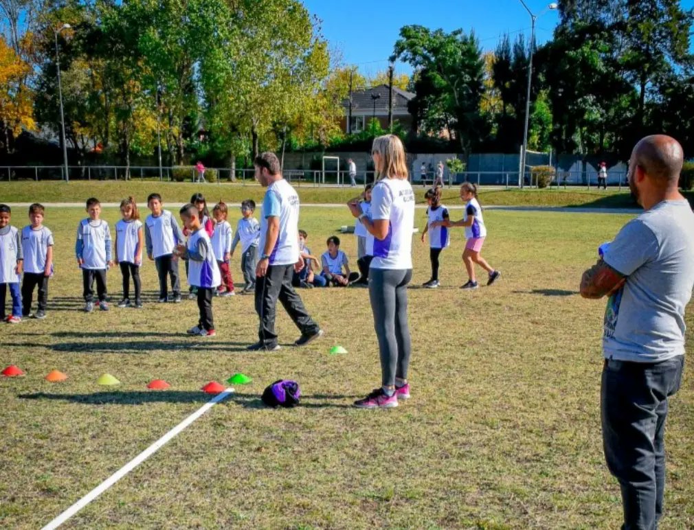 LucasTundisOK's tweet photo. 🏃🏃‍♀️EL Mini Atletismo Quilmeño tuvo su primer torneo del año.

Desde @QuilmesMuni apostamos y trabajamos para  fomentar el deporte desde edades tempranas.

🏆 ¡Felicitaciones a todxs lxs participantes y a las familias por acompañar❗
Gestión @mayrasmendoza  💙 https://t.co/n1NgrGm9Ft