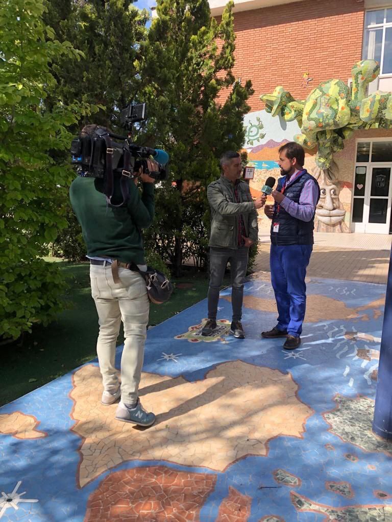 El juego es esencial para los niños/as.
Hemos estado en el <a href="/colegio_alameda/">Alameda International School</a> para celebrar el #DíaDelNiño y hablar de que jugar es lo más importante. <a href="/F_CrecerJugando/">Fundación Crecer Jugando</a>