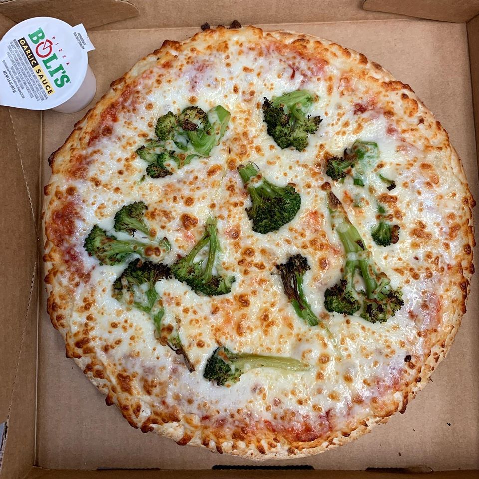 HalalRun's tweet image. Pizza is perfect, no matter which way you slice it! 

Grab a bite from Pizza Boli&apos;s - Harrisburg, PA 

Learn more ➡️ bit.ly/3oRYUX7 

📸: Pizza Boli&apos;s 

@PizzaBolis #halalrun #pizzabolis #eathalal #halalfood