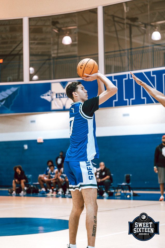 It’s hard not to like the complete game of the 6’9″ shooting guard/small forward, Alex Garcia. <a href="/alexgarcia1030/">alex garcia</a> 

The Team Speights wing has one of the smoothest games I saw this past weekend.

@thegirlinadidas STORY:

ontheradarhoops.com/otrhoopssweet1…